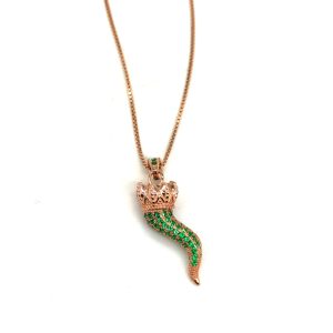 Collana con ciondolo corno verde